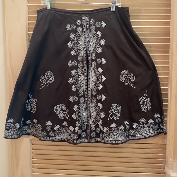 Willi Smith Dresses & Skirts - Willie Smith silver embroidery on brown skirt